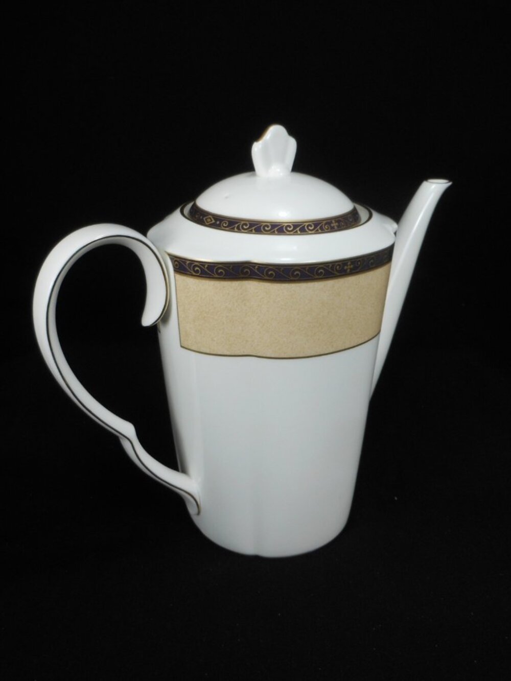 rare bone china coffee pot. Mikasa AL043 Victoria Ivory